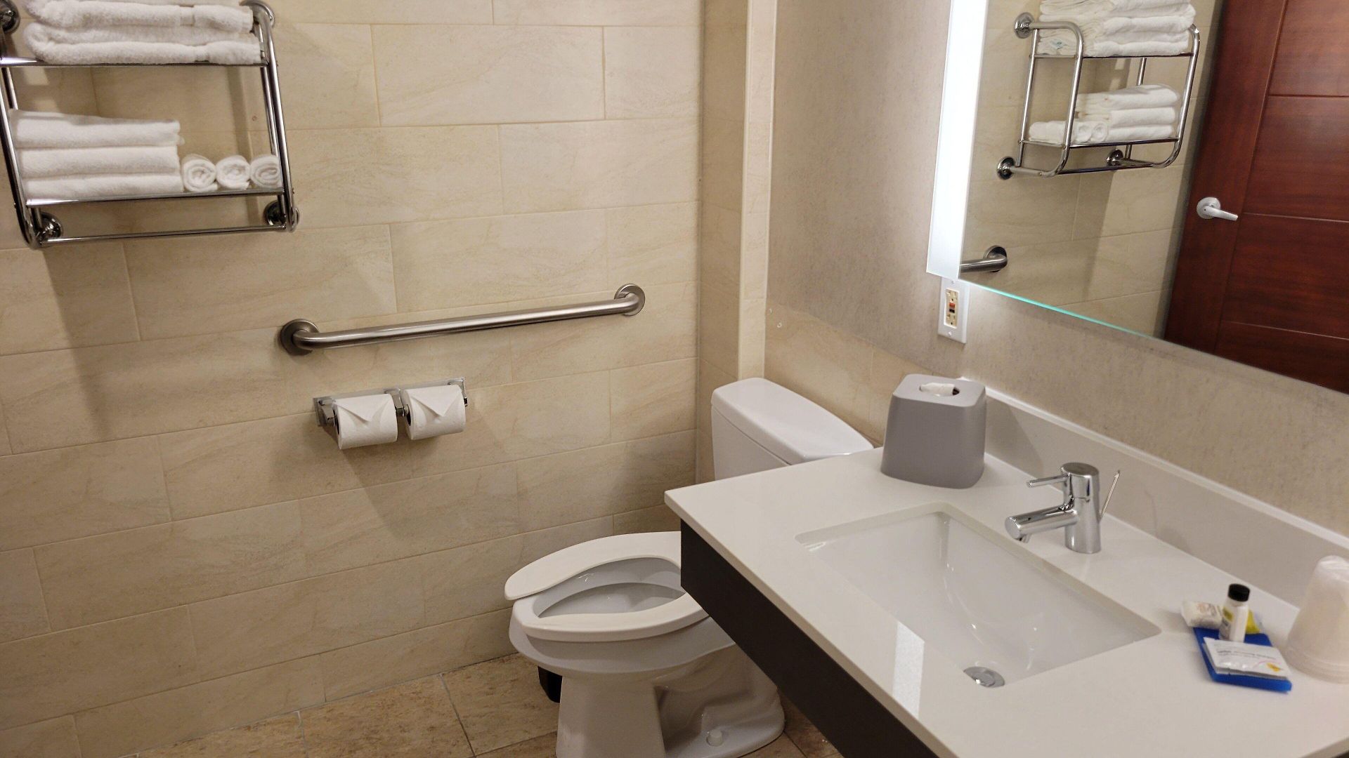 Express Maspeth By Ihg Hotel New York