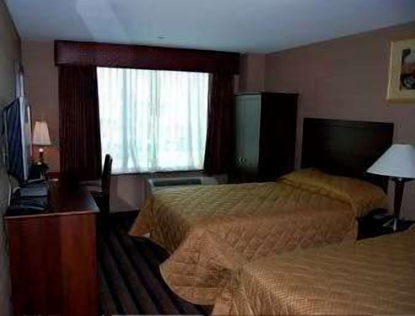 Hotel Days Bronx 2*