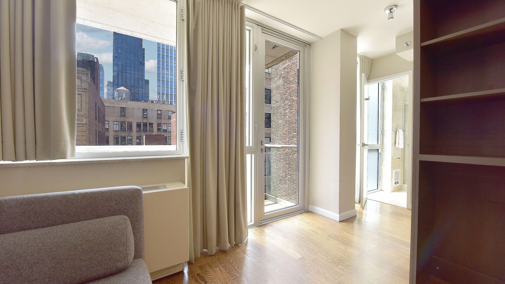 Hotel 32 32