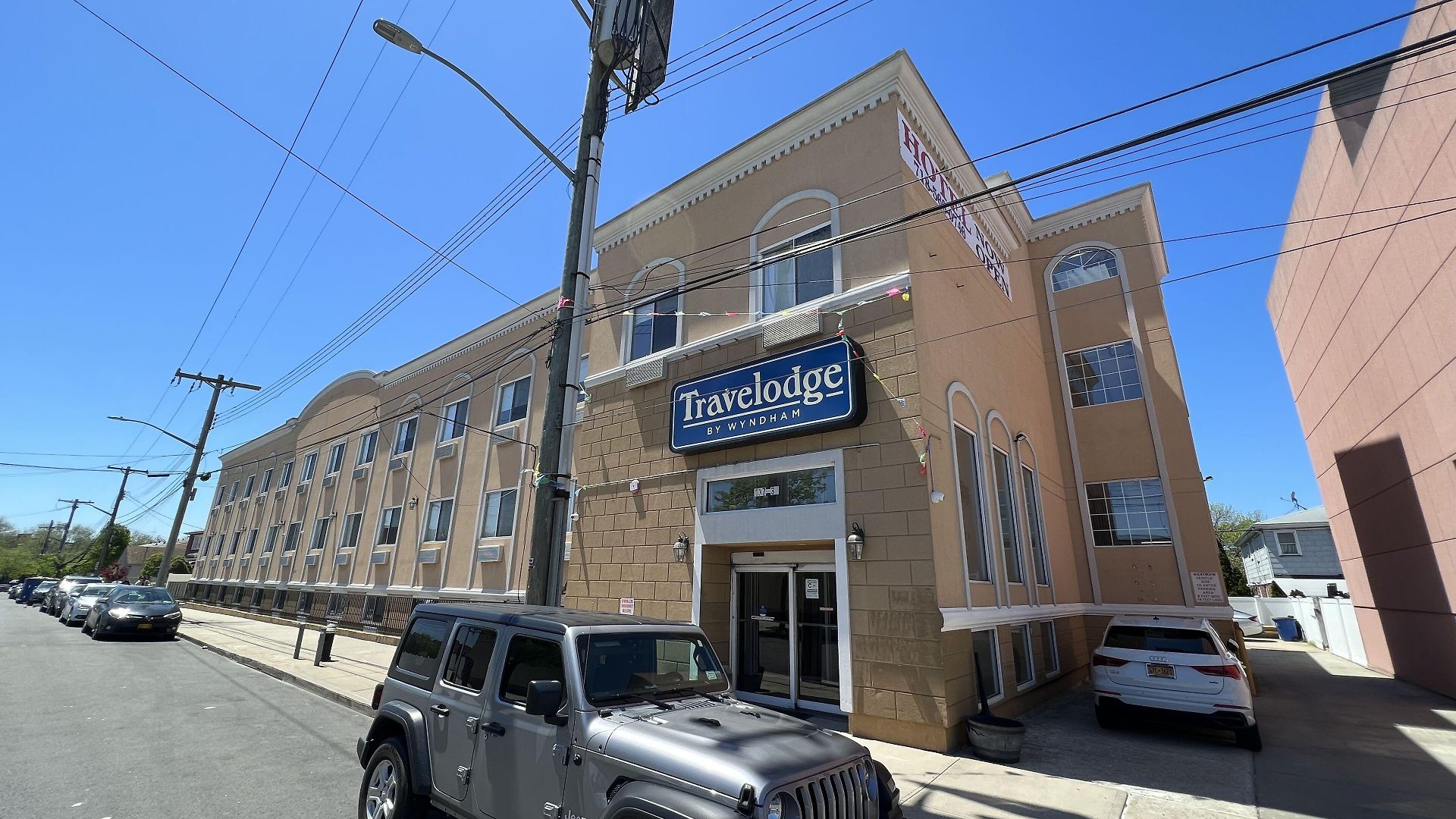 Hotel Travelodge By Wyndham Queens 3*