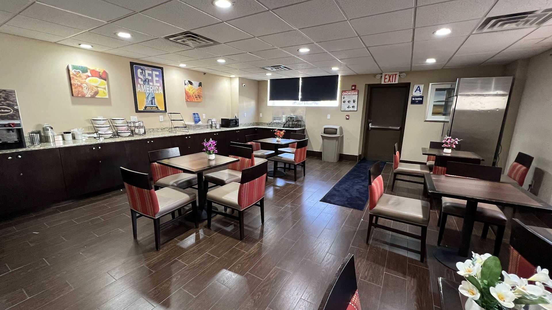 Hotel Travelodge By Wyndham Queens 3*