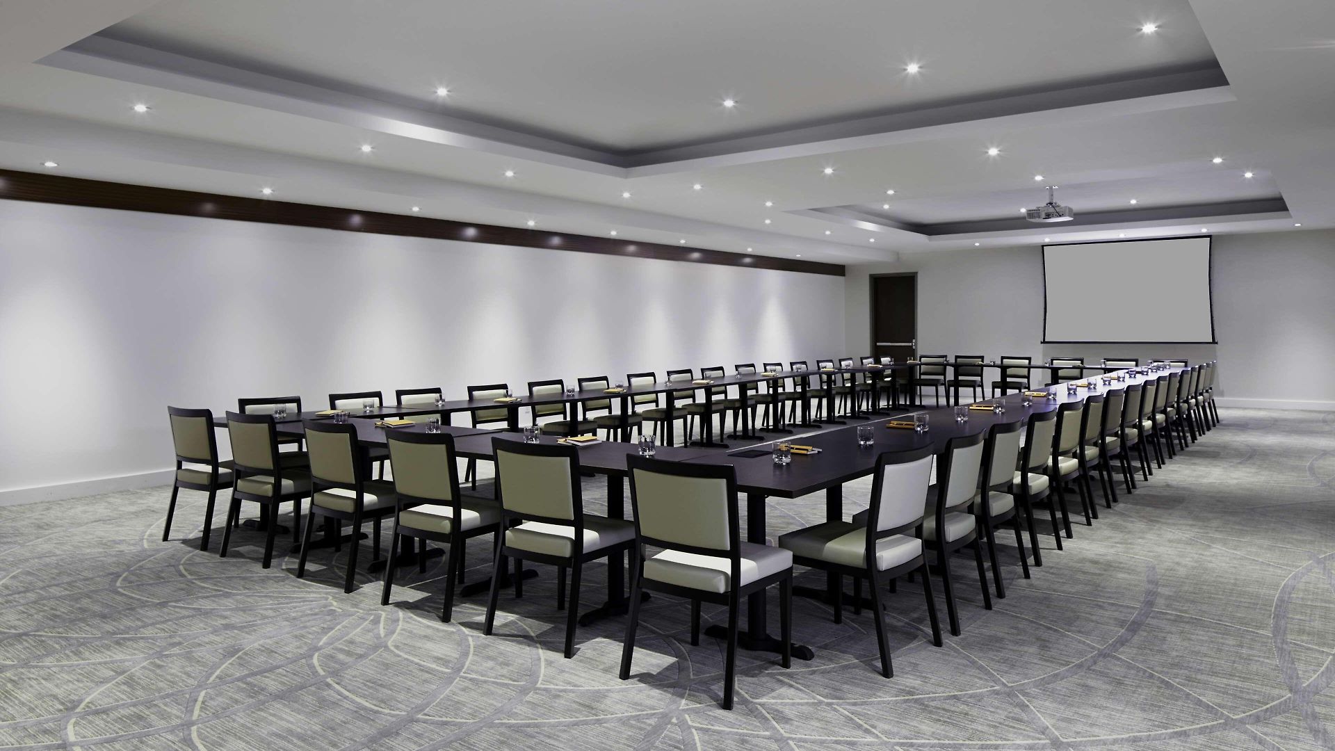 Hyatt Centric Street 4*
