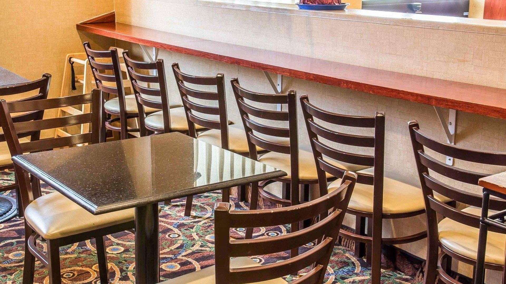 Avion Near Lga Airport, An Ascend Collection 3*