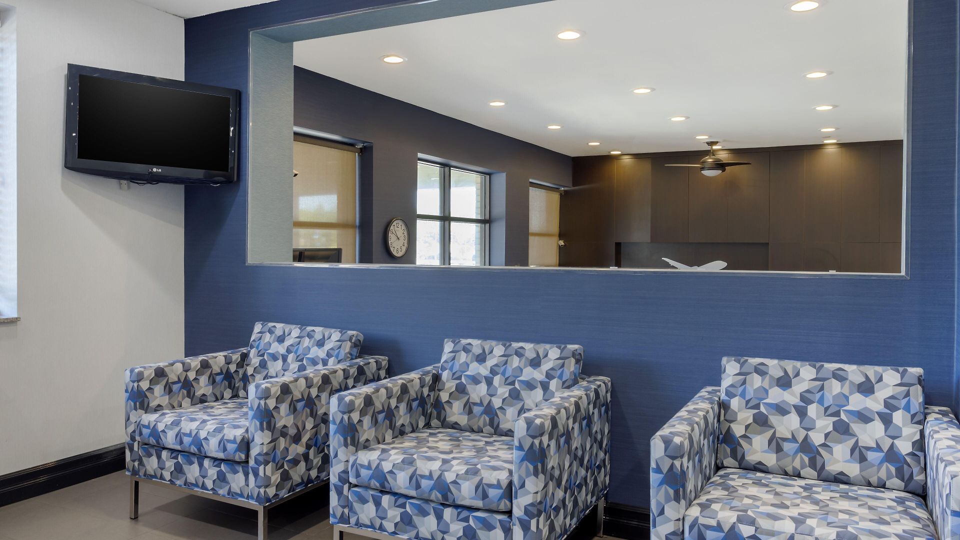 Avion Near Lga Airport, An Ascend Collection New York
