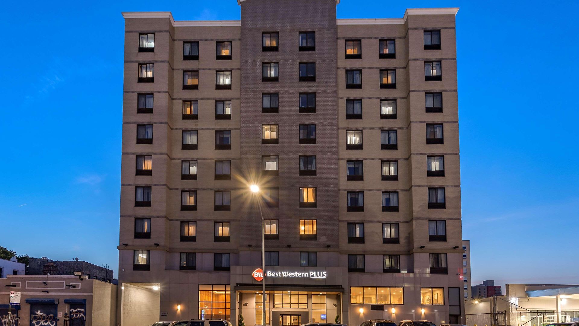 Hotel Western Plaza 3*