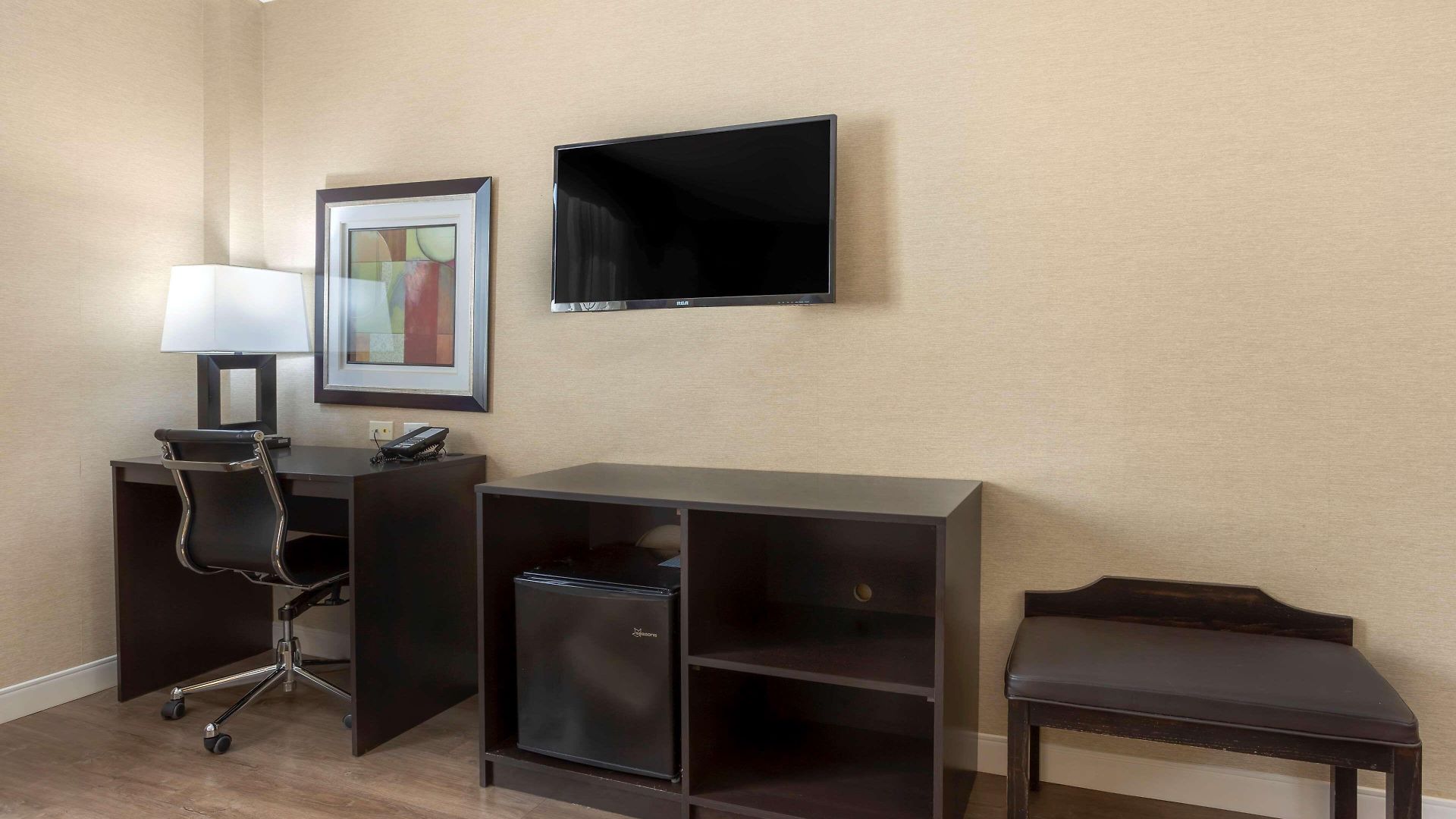 Western Plaza Hotel 3*
