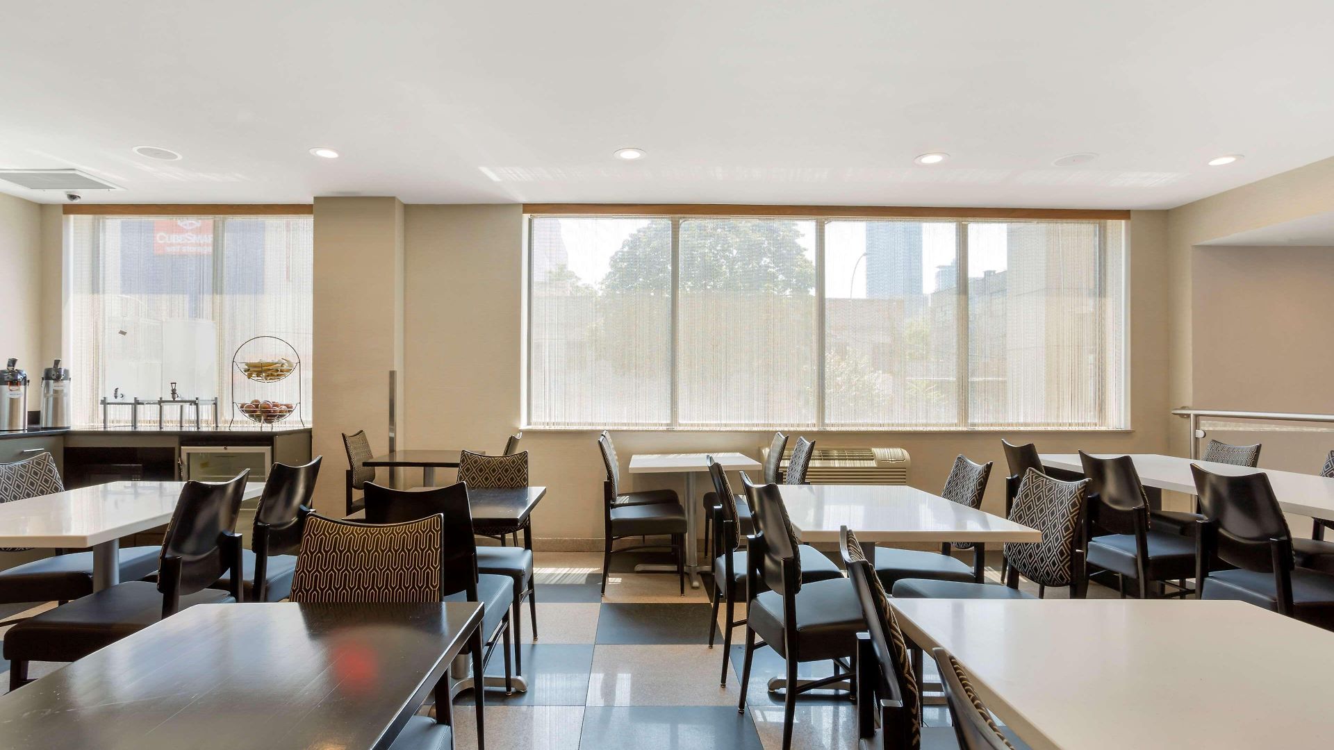 Hotel Western Plaza 3*