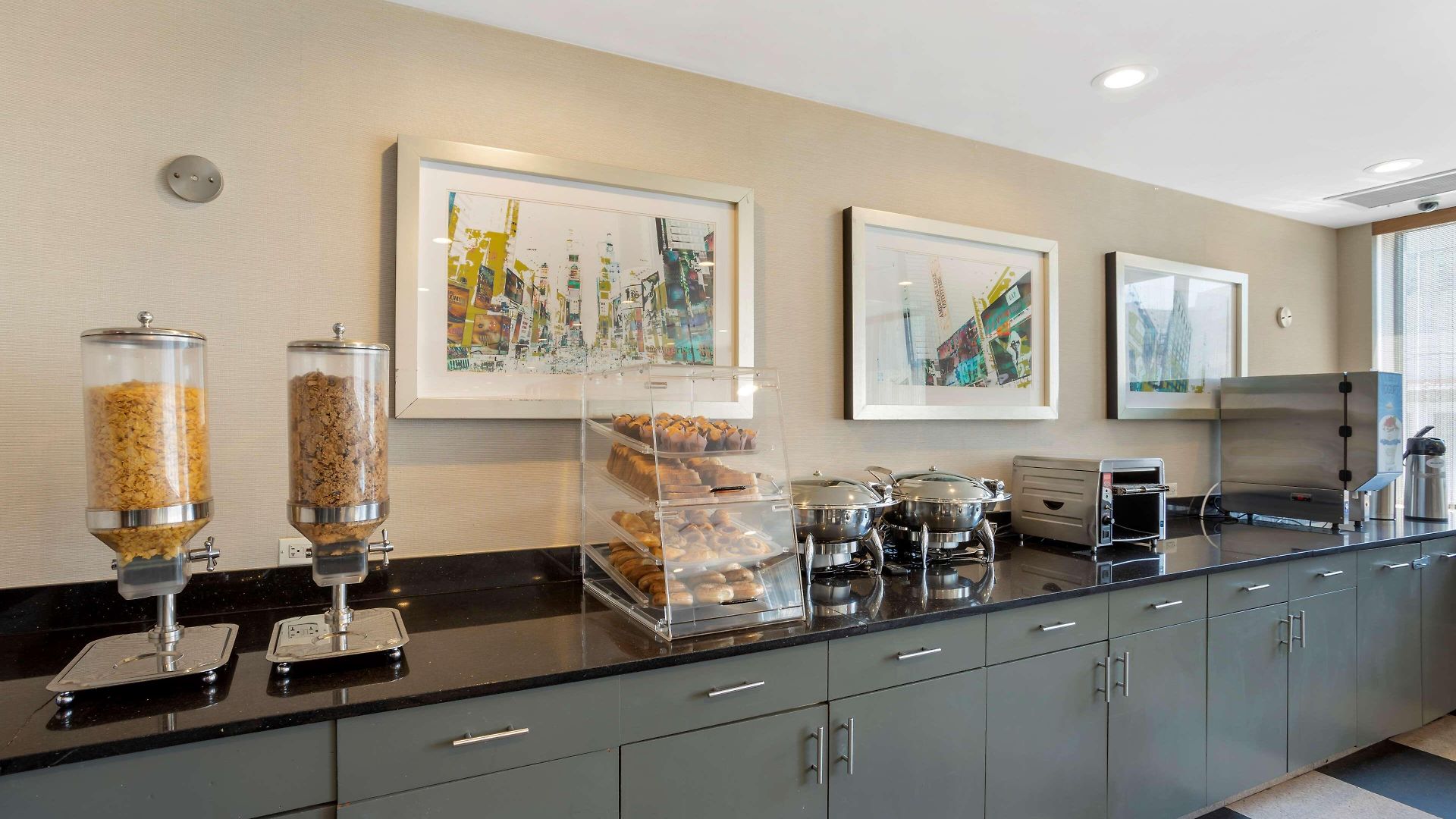Western Plaza Hotel 3*