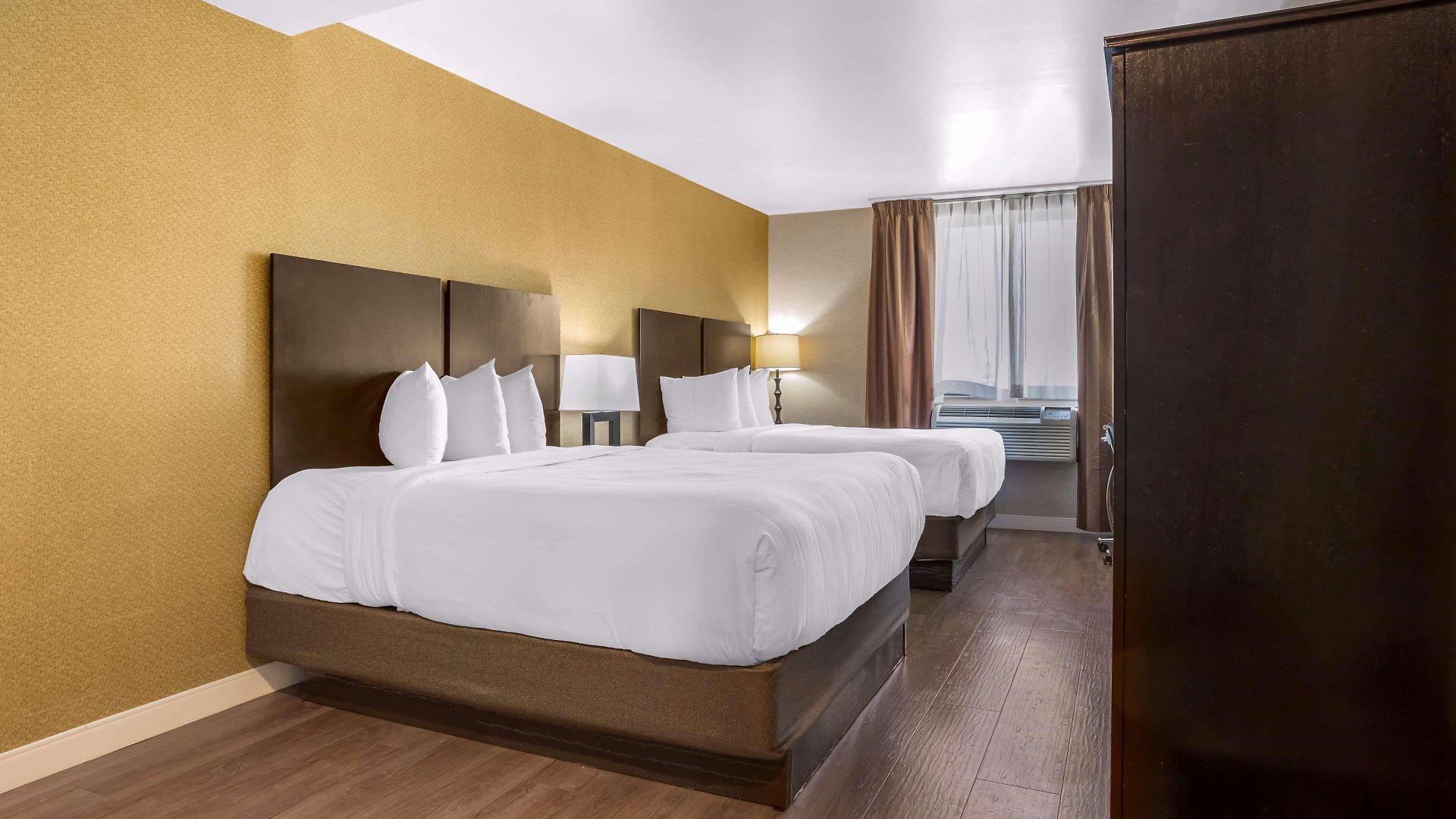 Hotel Western Plaza 3*