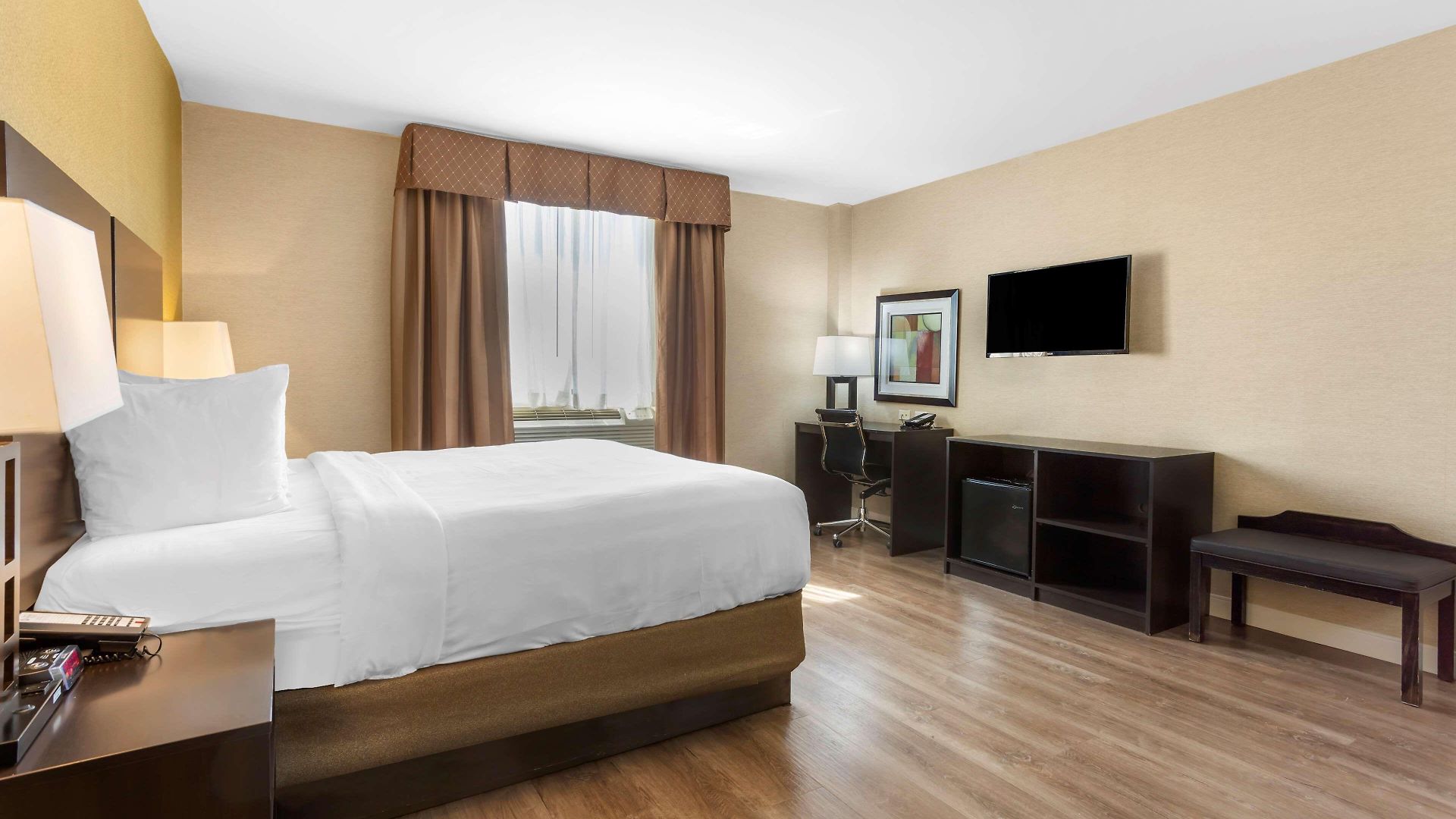 Western Plaza 3*