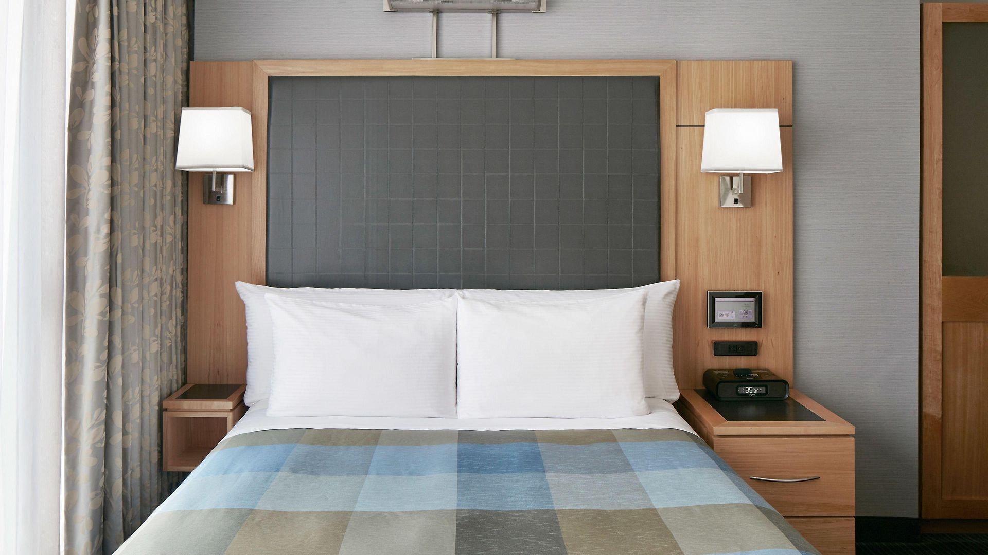 Hotel World Center 4*