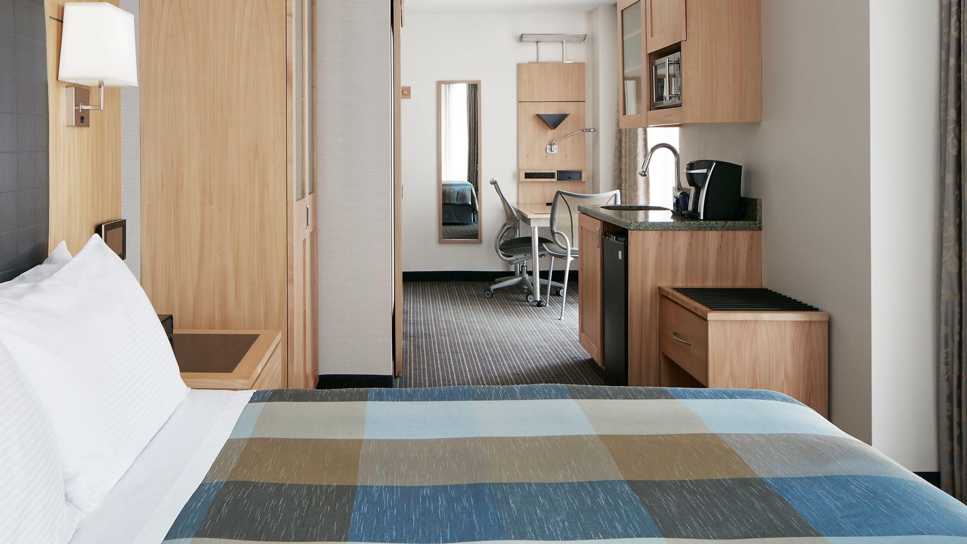 World Center 4*