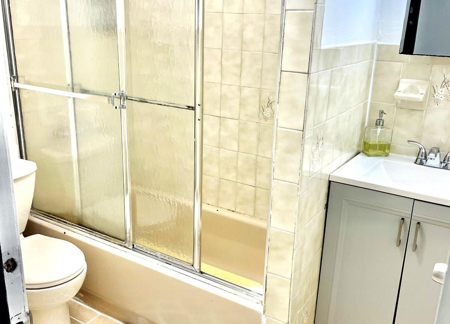 2 Bedroom In Lic, Private With Backyard !