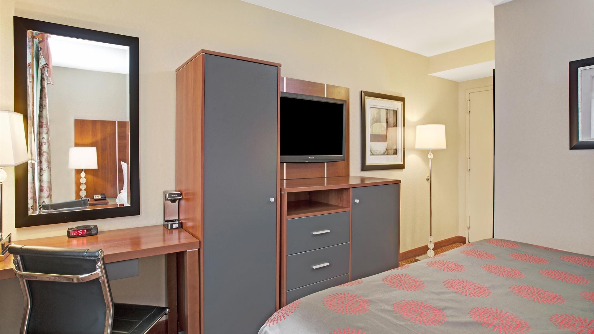 Ramada By Wyndham Staten Island Hotel New York