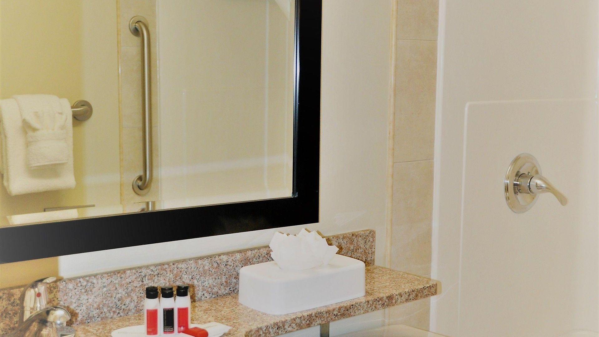 Hotel Ramada By Wyndham Staten Island 3*