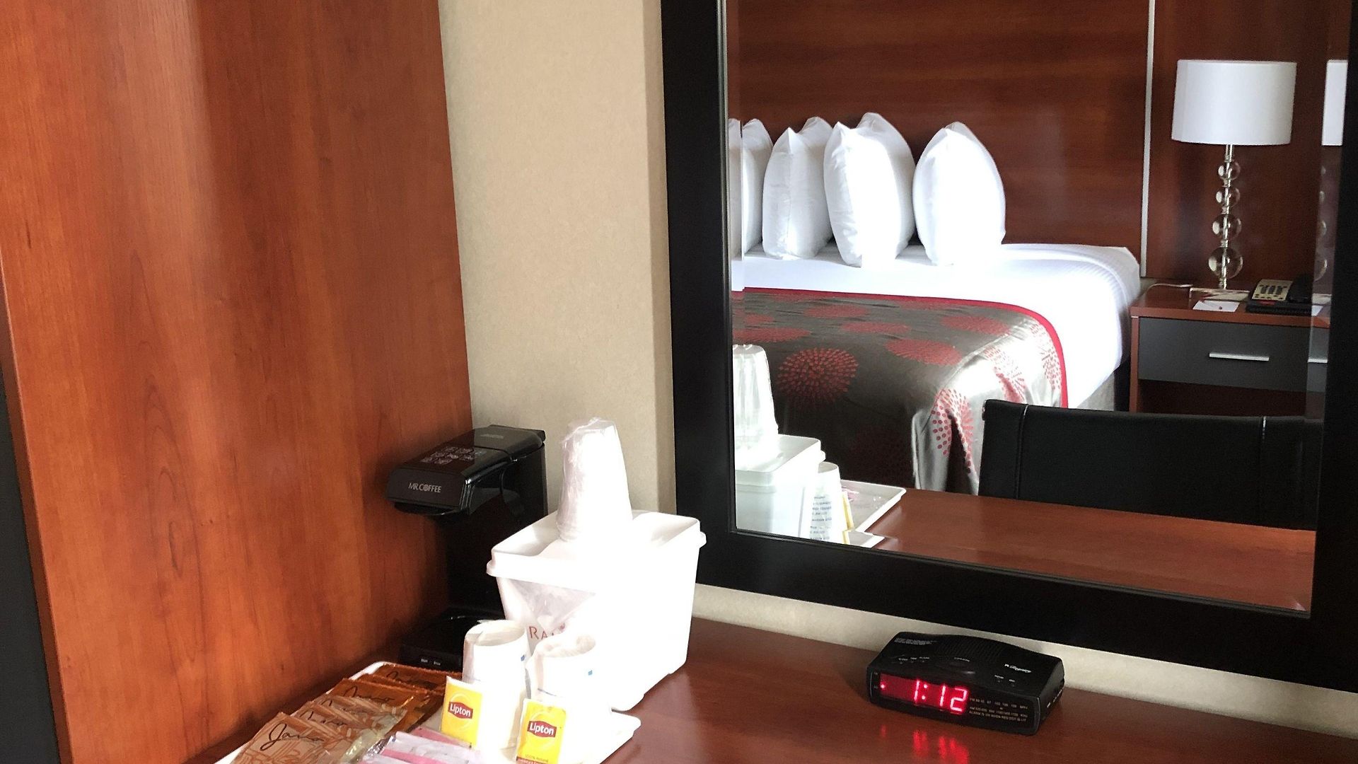 Ramada By Wyndham Staten Island Hotel 3*