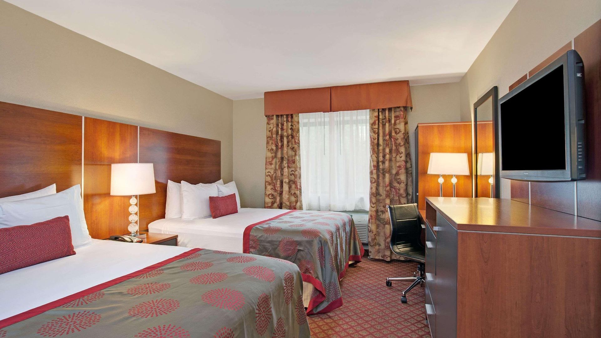 Ramada By Wyndham Staten Island Hotel 3*