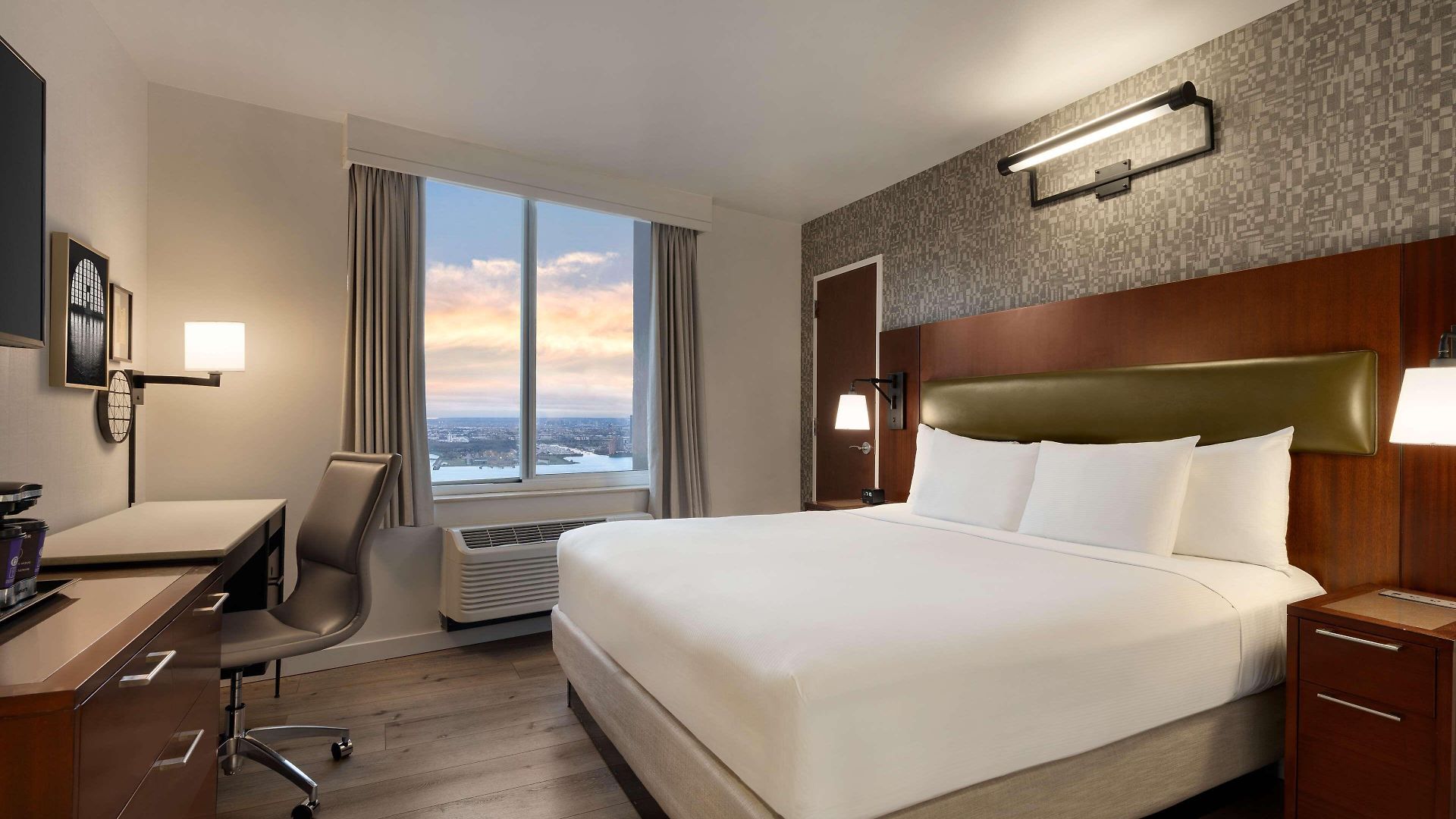 Hotel Doubletree By Hilton Downtown 4*