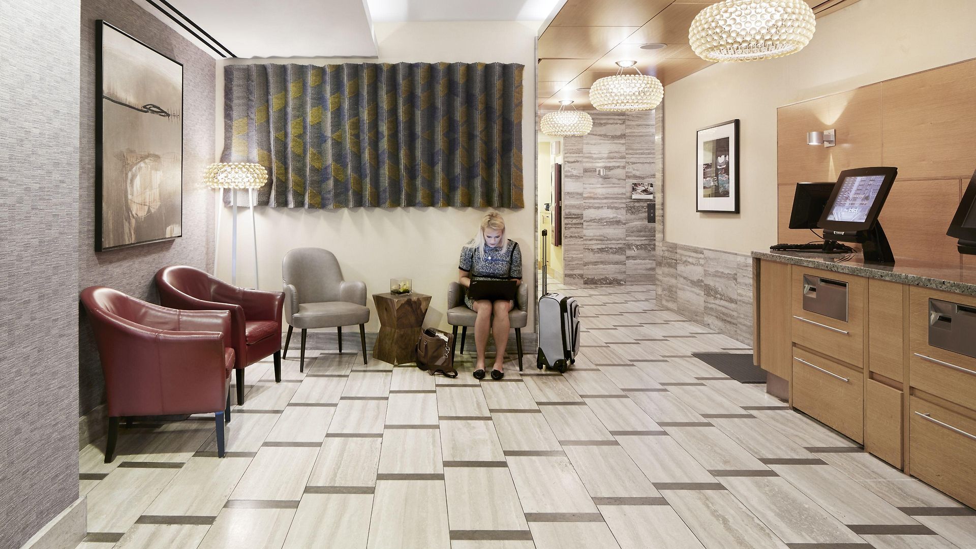 The Jewel Hotel, Hotel