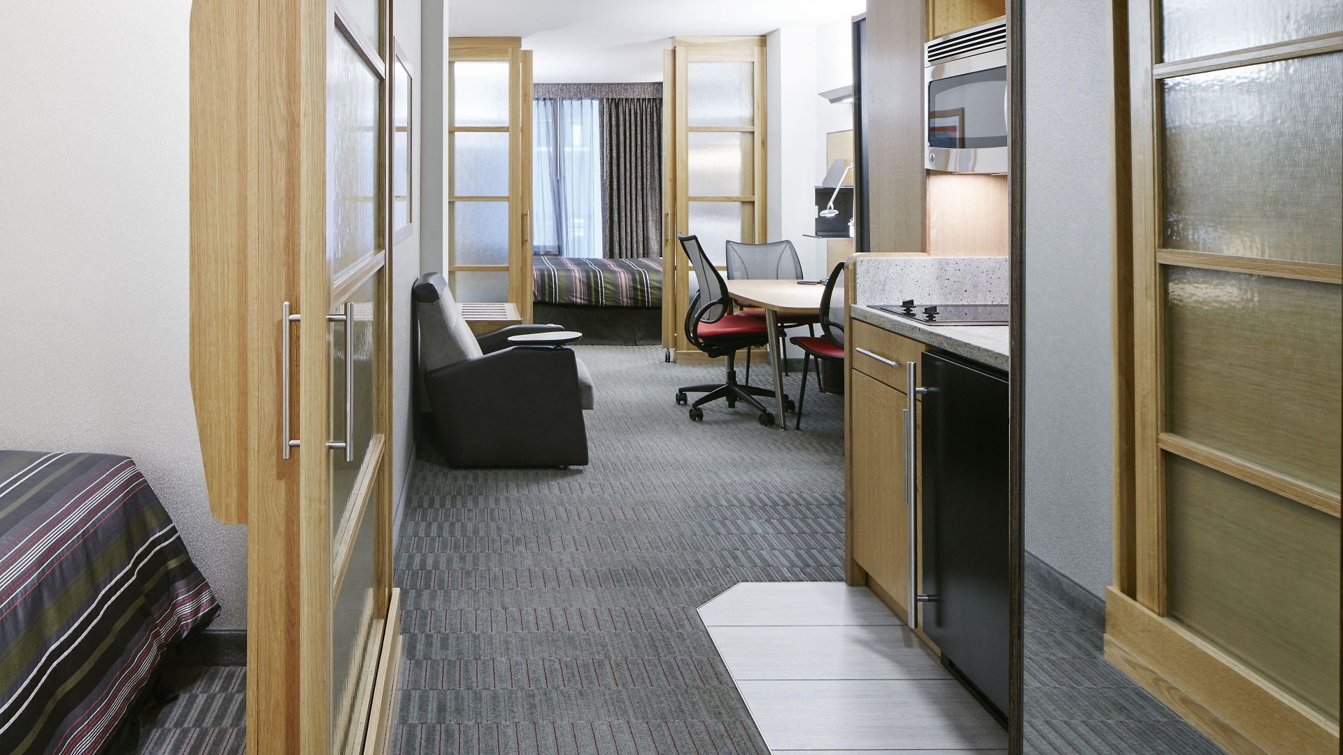 The Jewel Hotel, Hotel