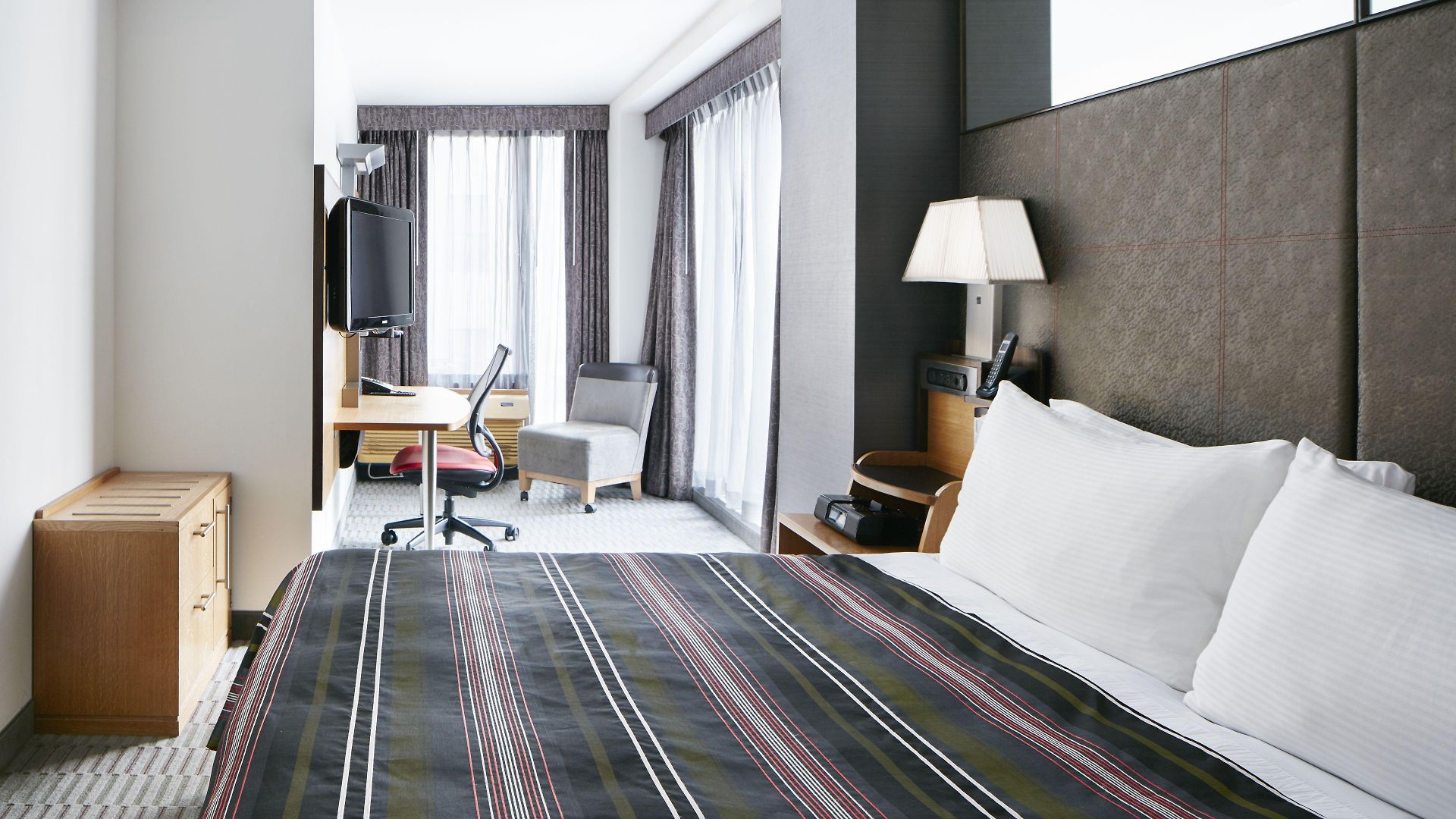 The Jewel Hotel, Hotel
