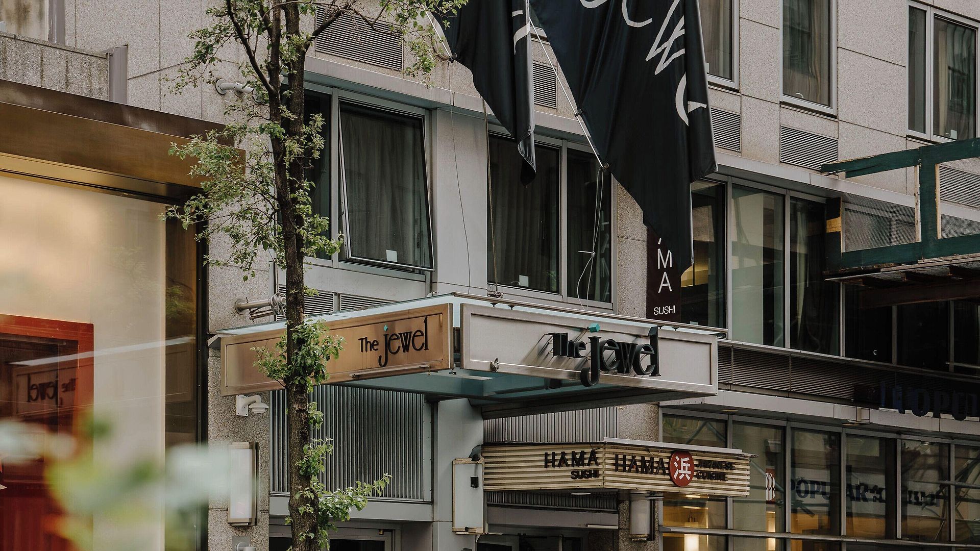 The Jewel Hotel, Hotel