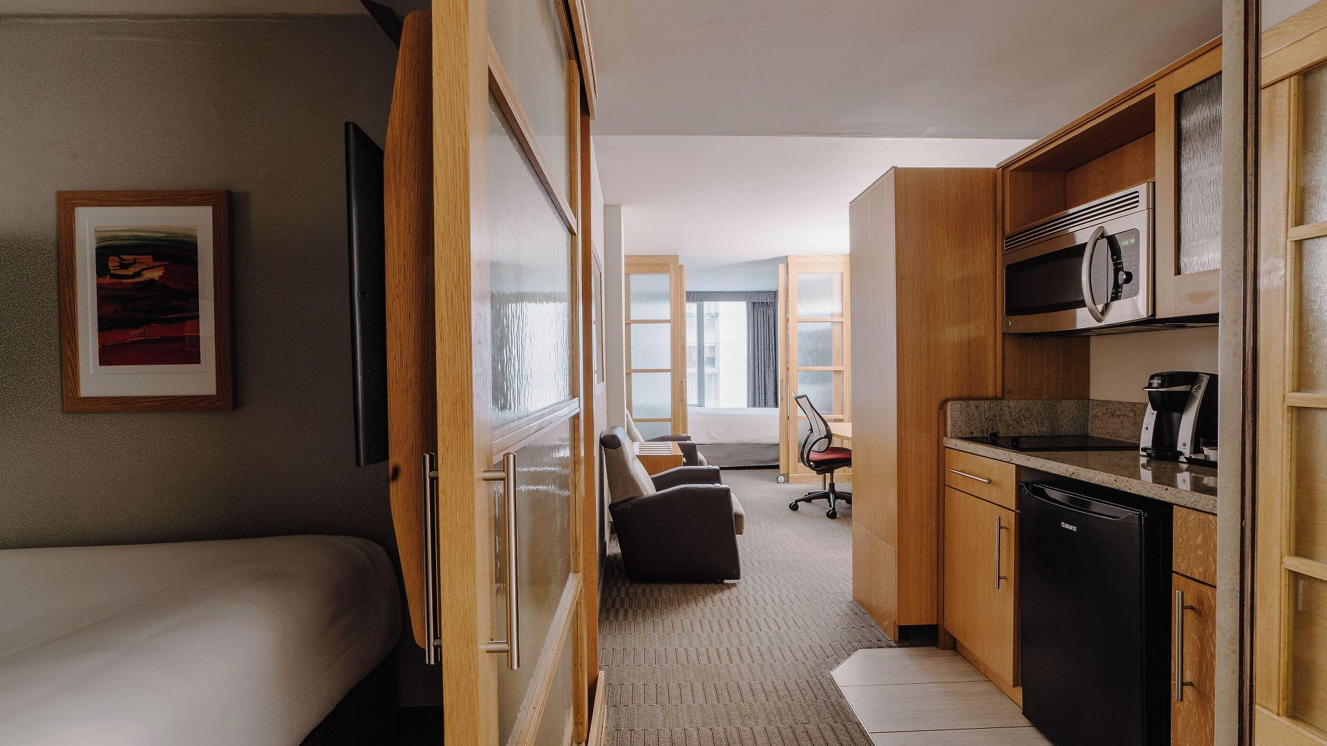 The Jewel Hotel, Hotel