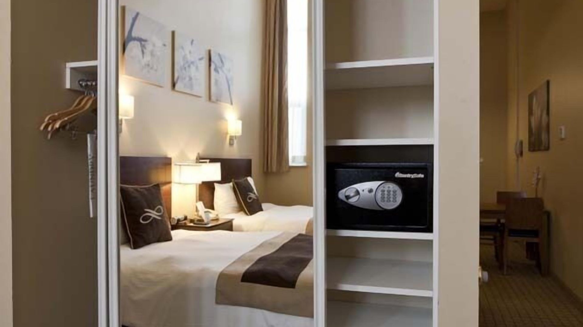 Pointe Plaza (adults Only) Hotel New York