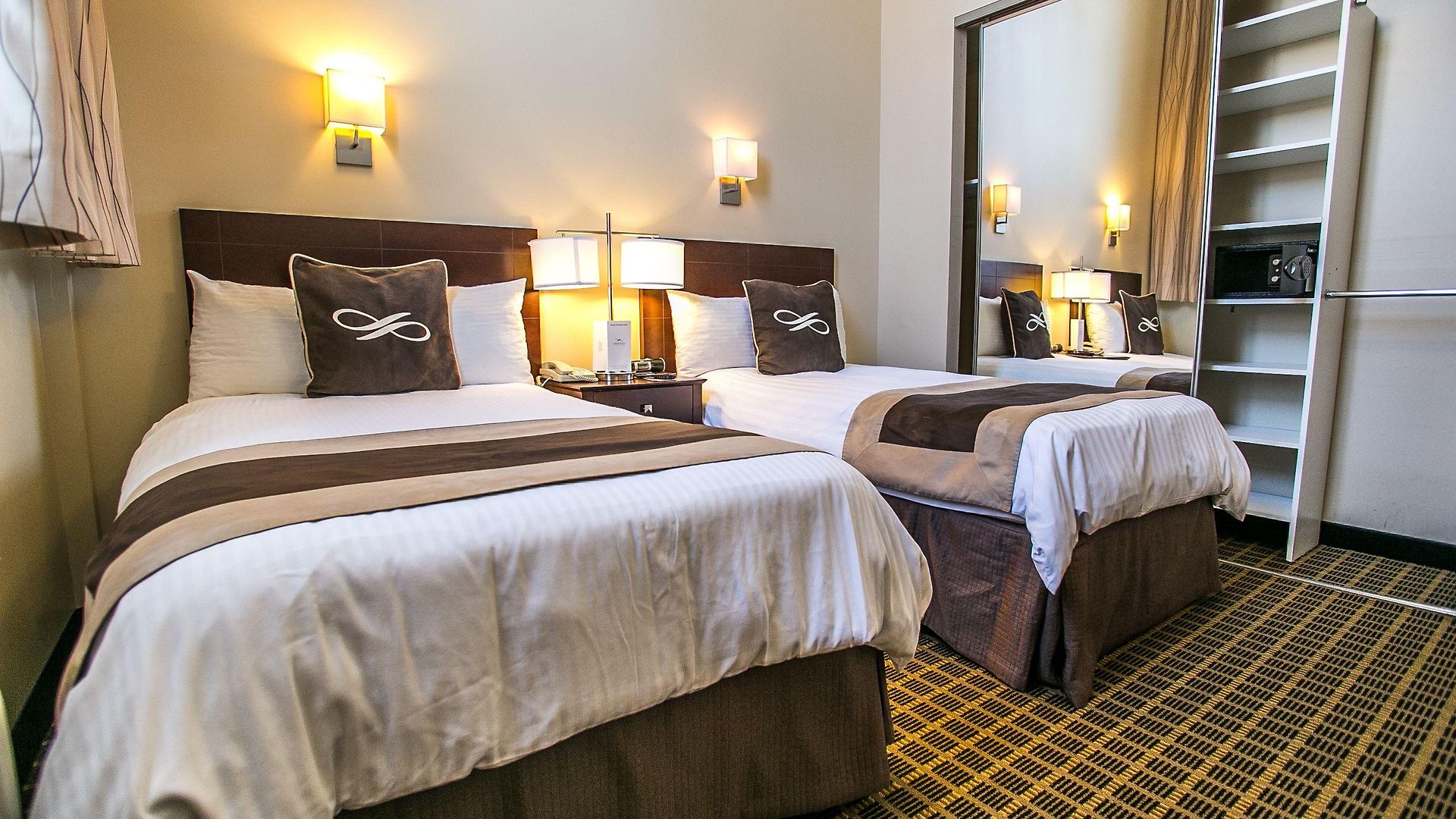 Pointe Plaza (adults Only) Hotel New York