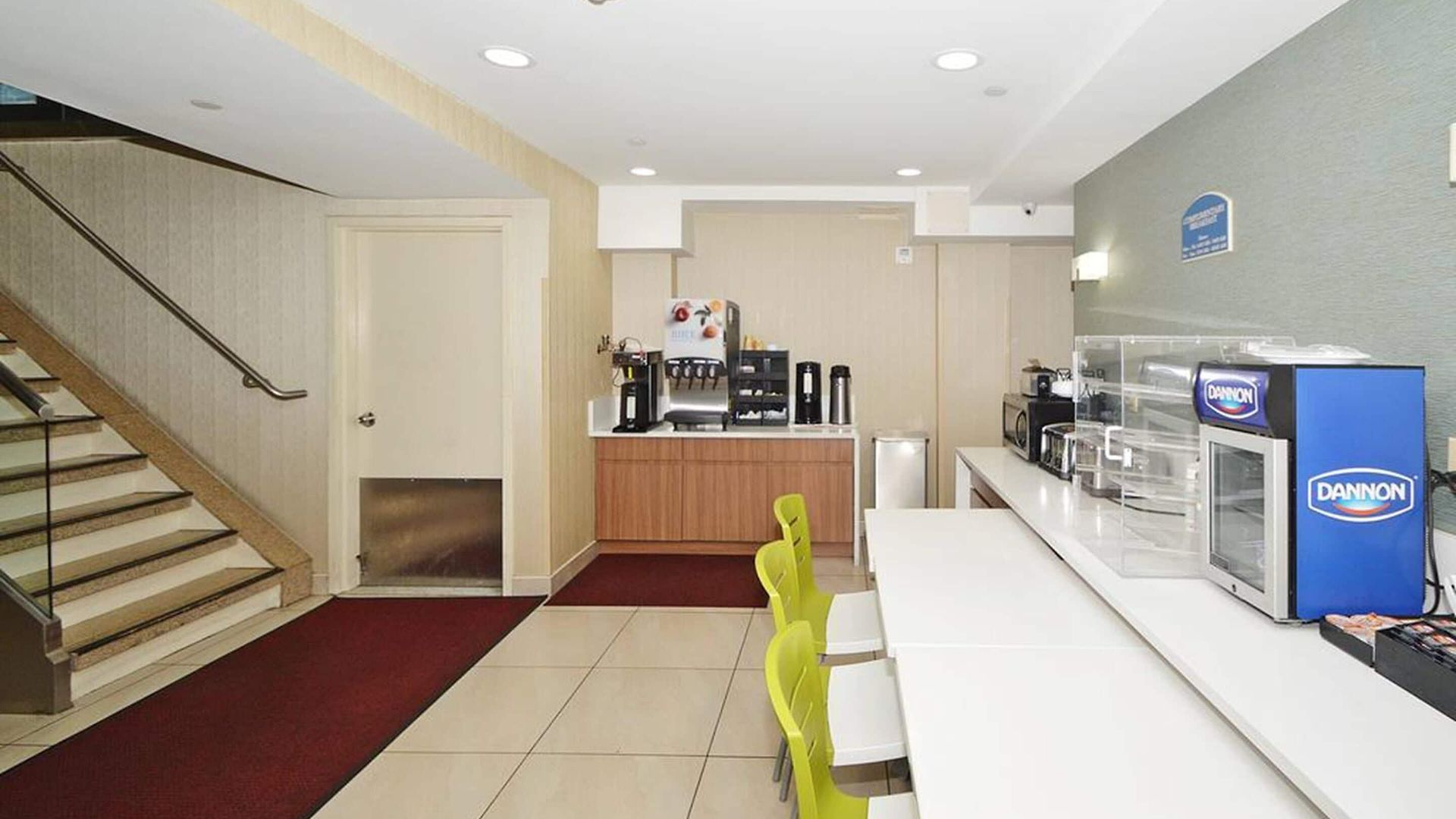 - Laguardia Airport 3*