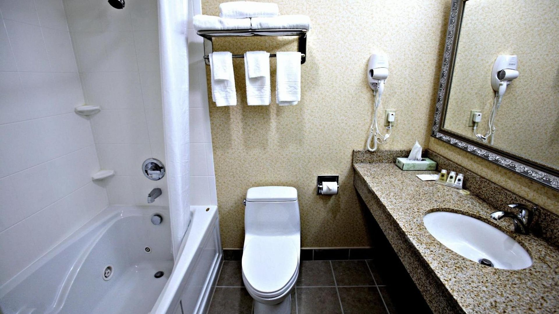 - Laguardia Airport 3* New York