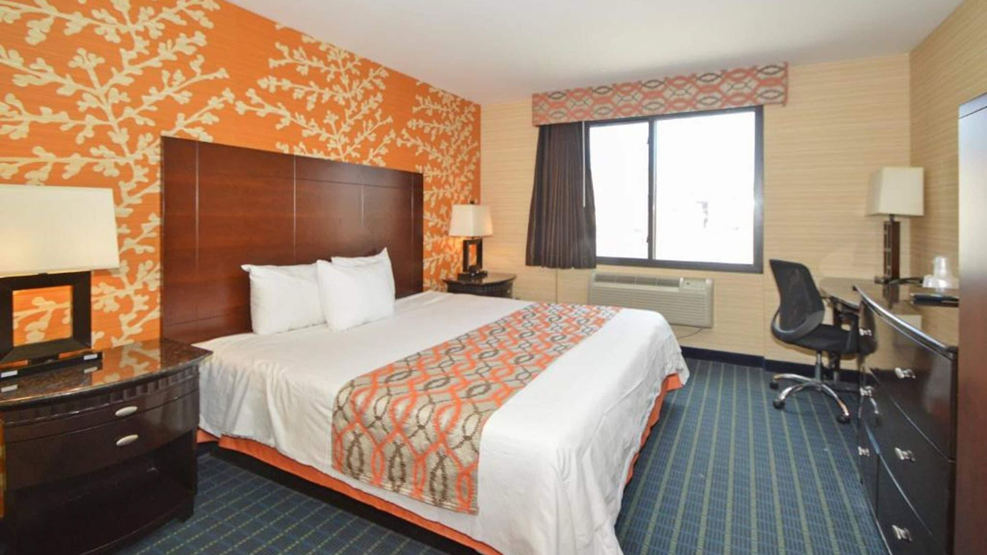- Laguardia Airport Hotel