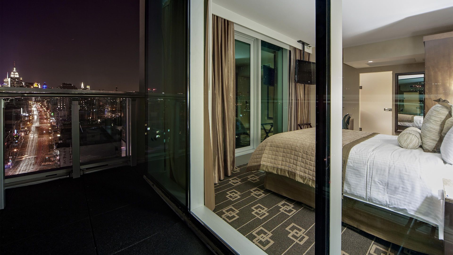 Wyndham Garden Chinatown 4*