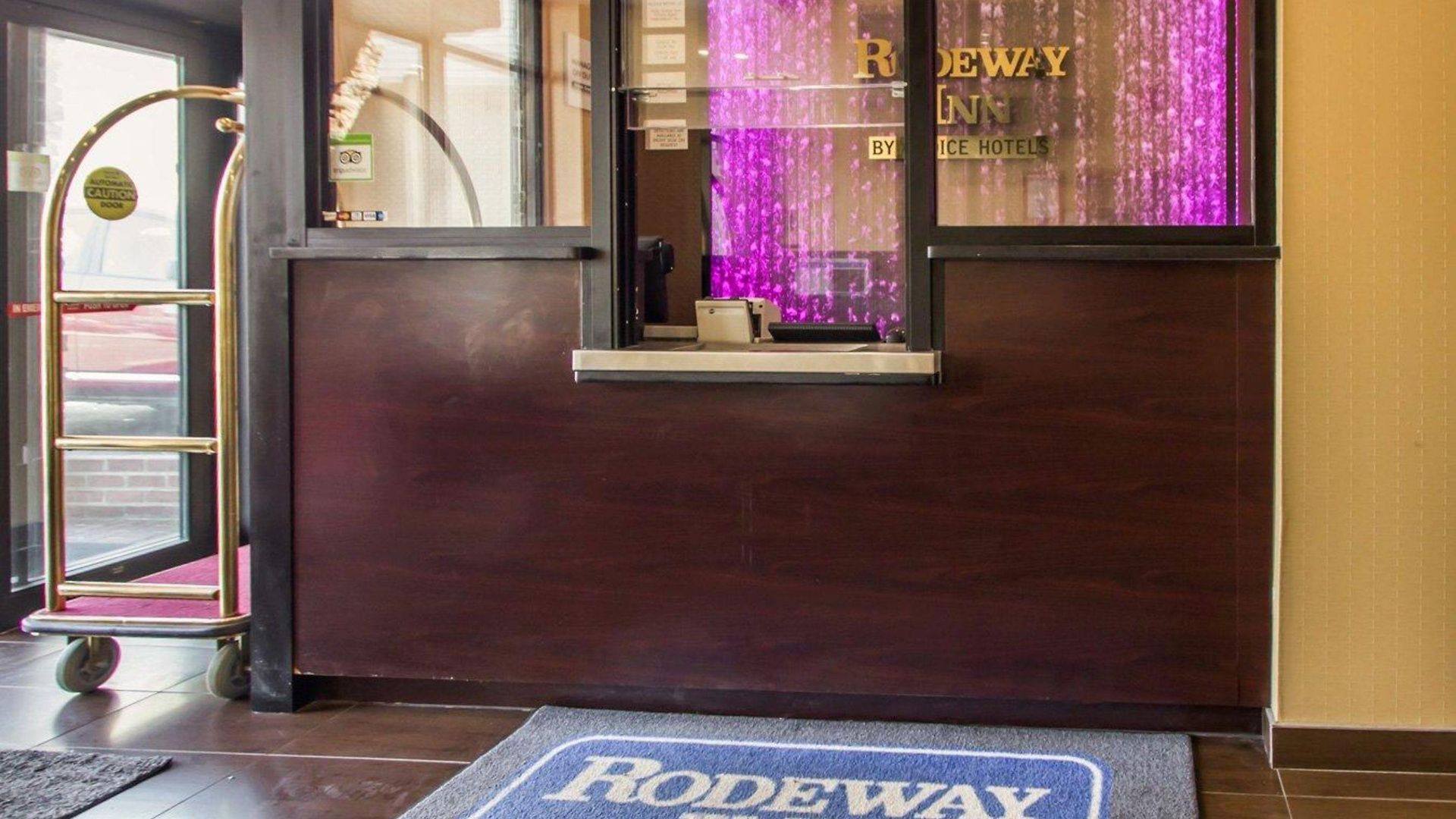 Rodeway Bronx Zoo 4*
