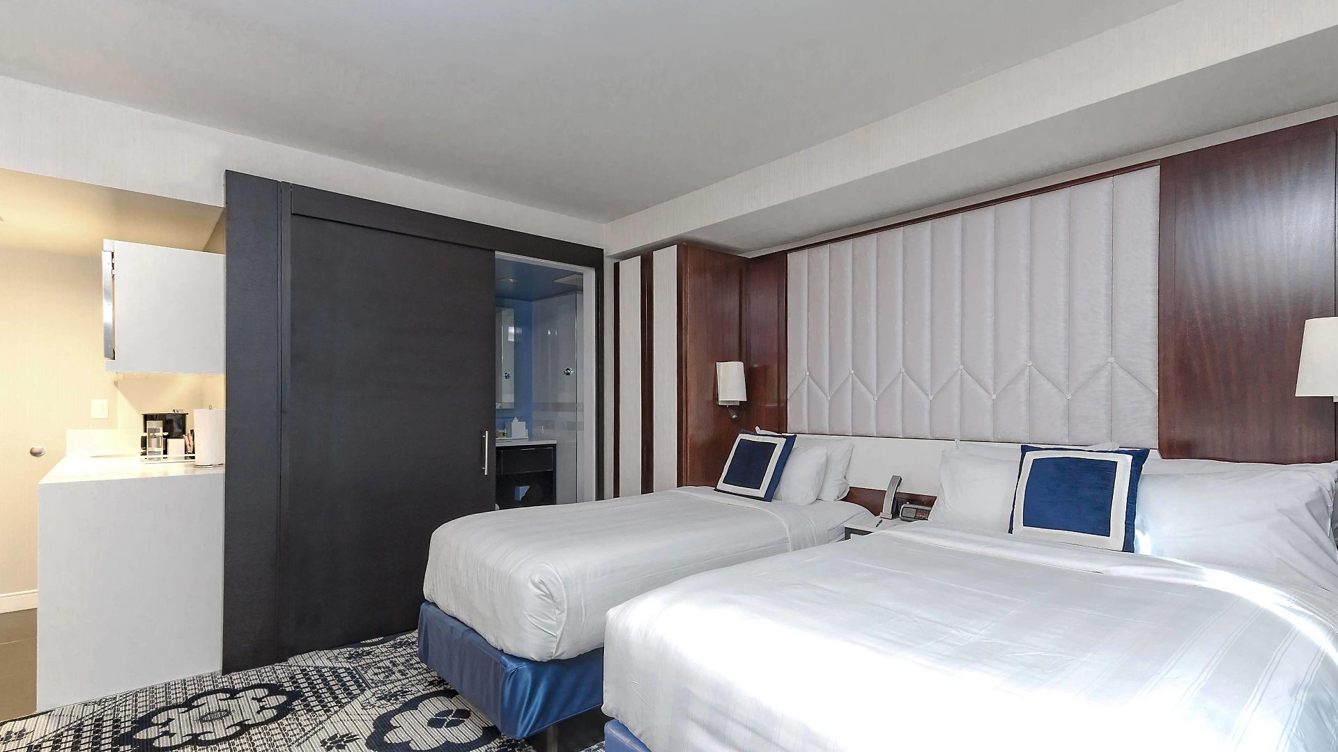 By Marriott Manhattan/central Park New York
