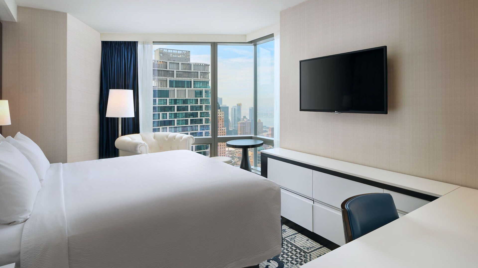By Marriott Manhattan/central Park
