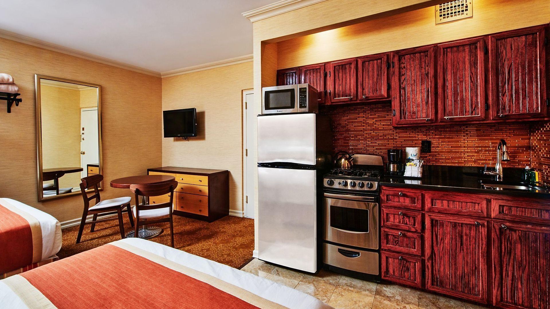 Radio Aparthotel New York