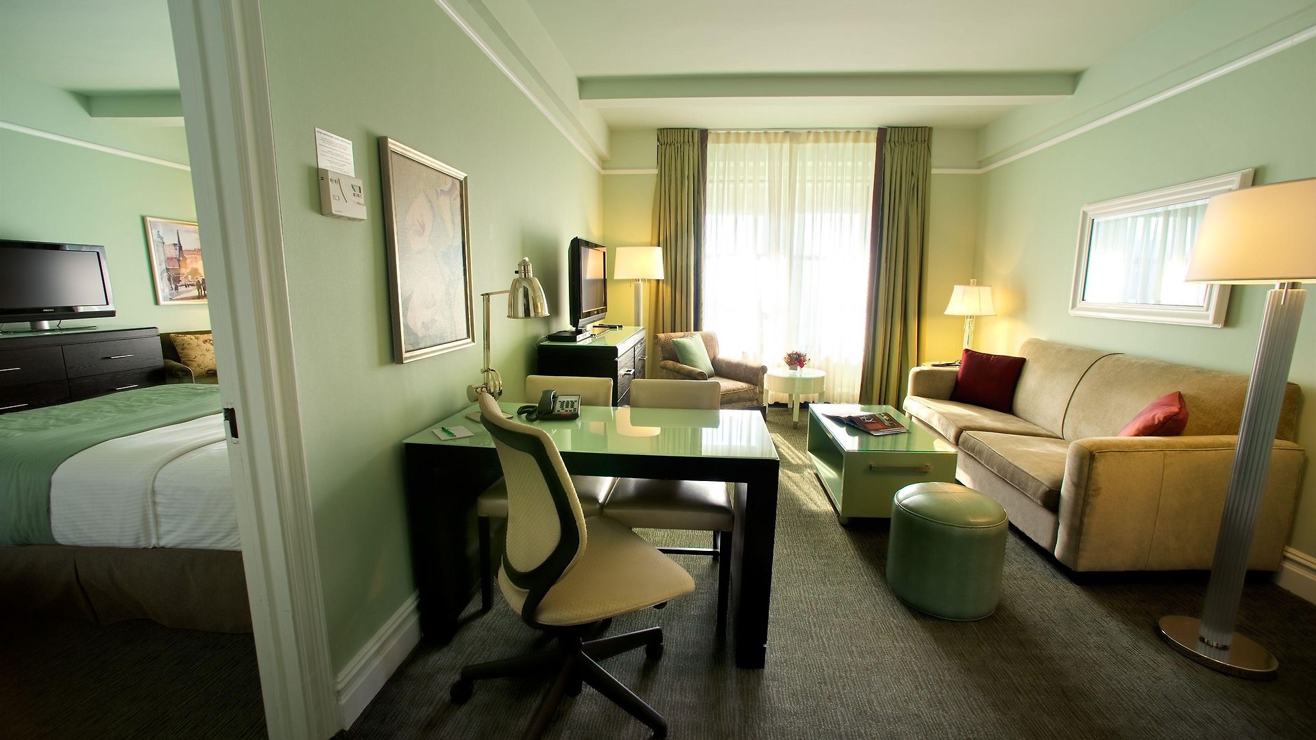 Beacon Hotel 4*