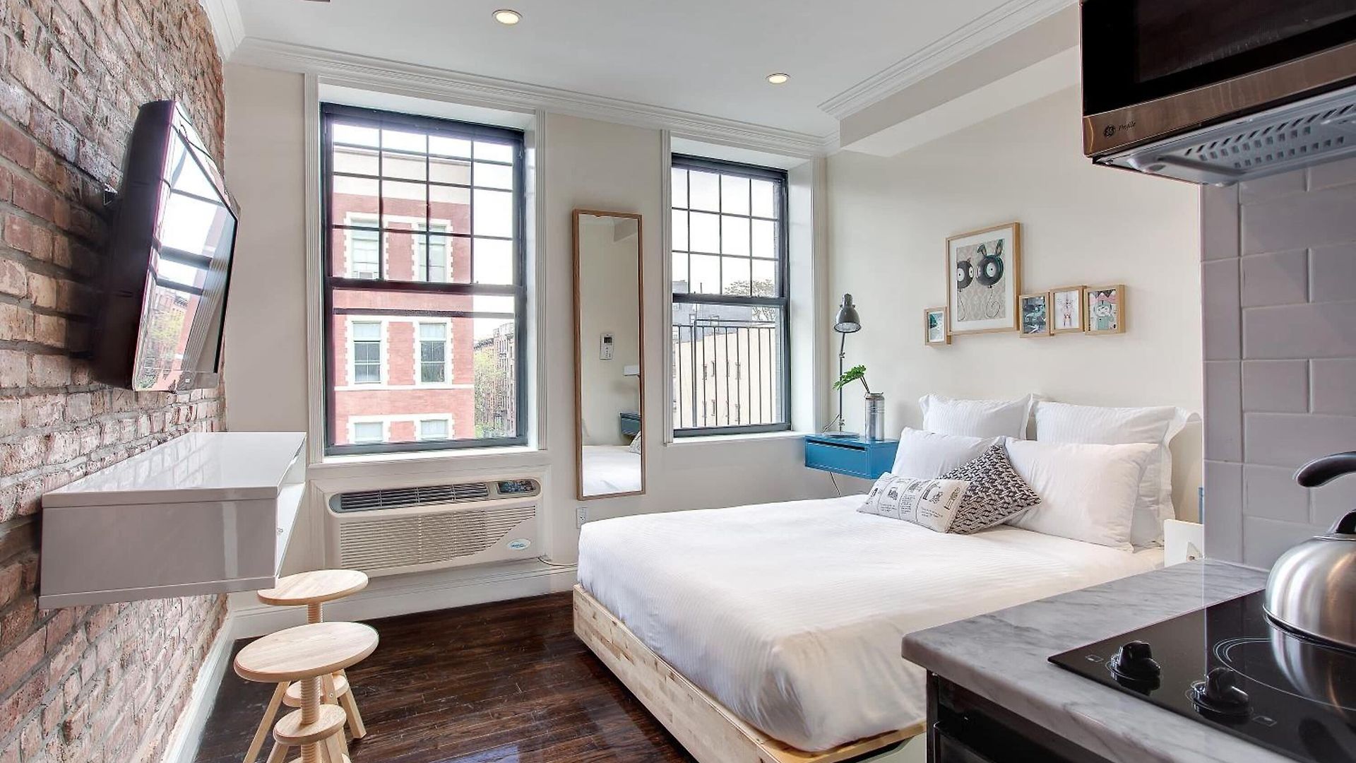 East Village Hotel 3*