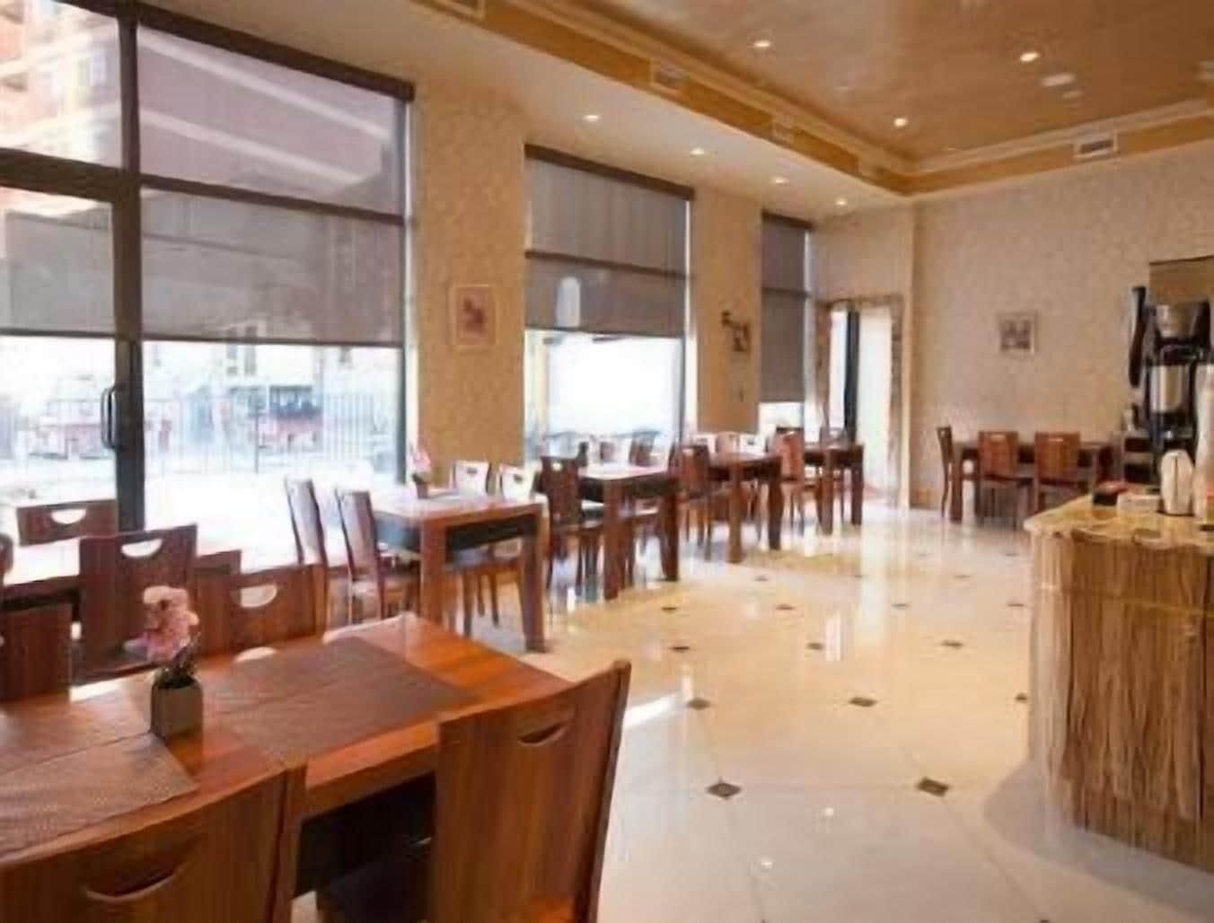 Ramada By Wyndham Flushing Queens