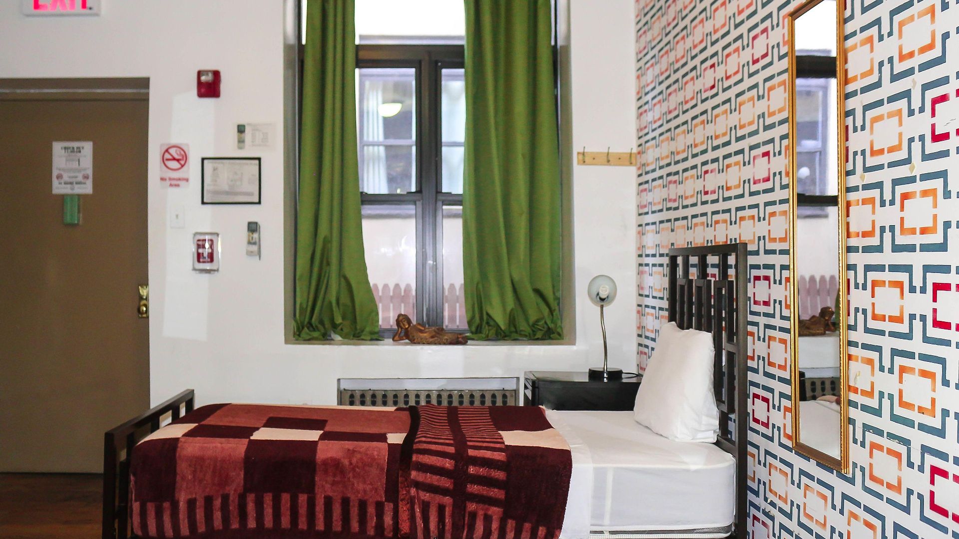 Ny Moore Hostel *