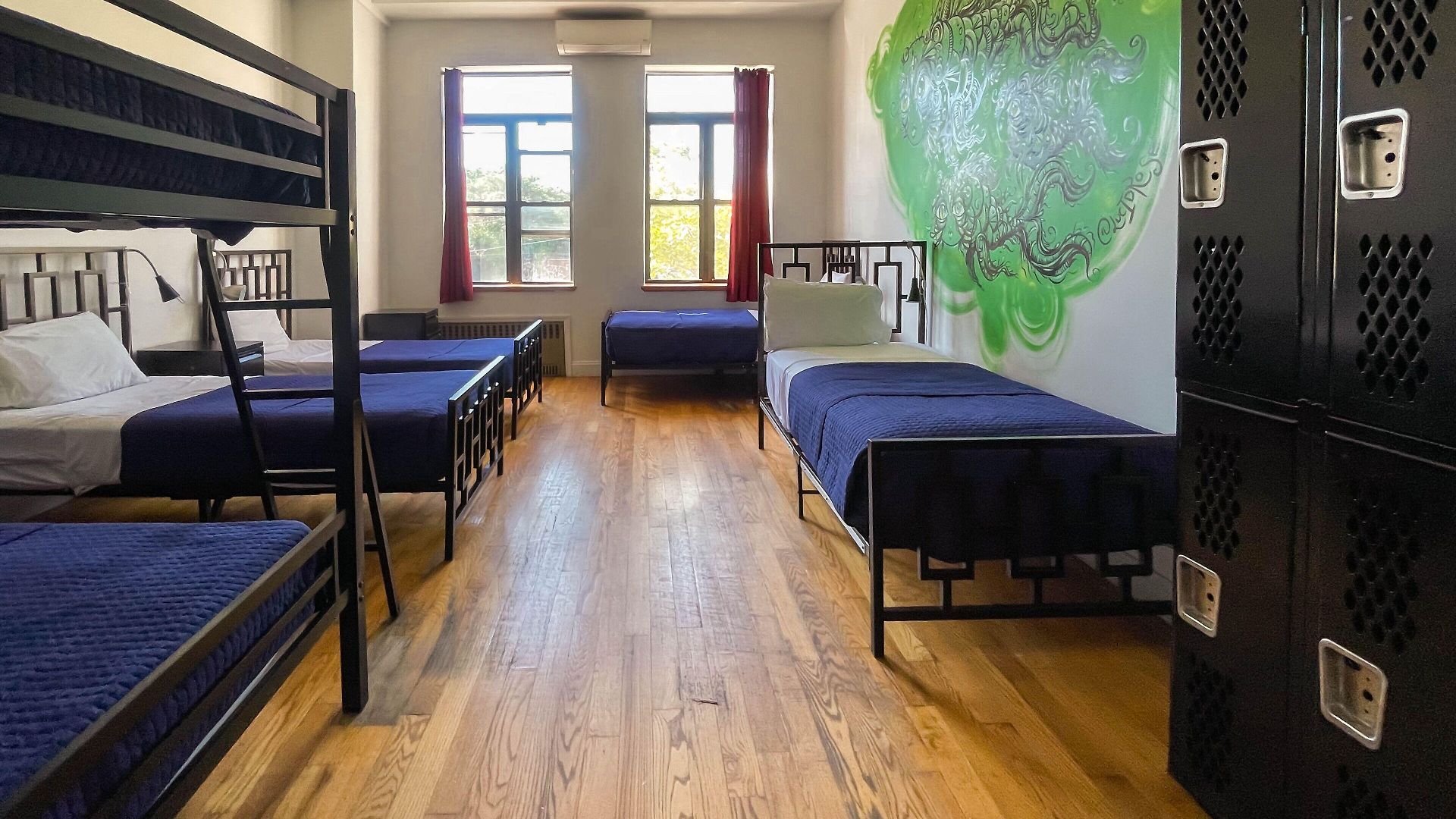 Ny Moore Hostel *