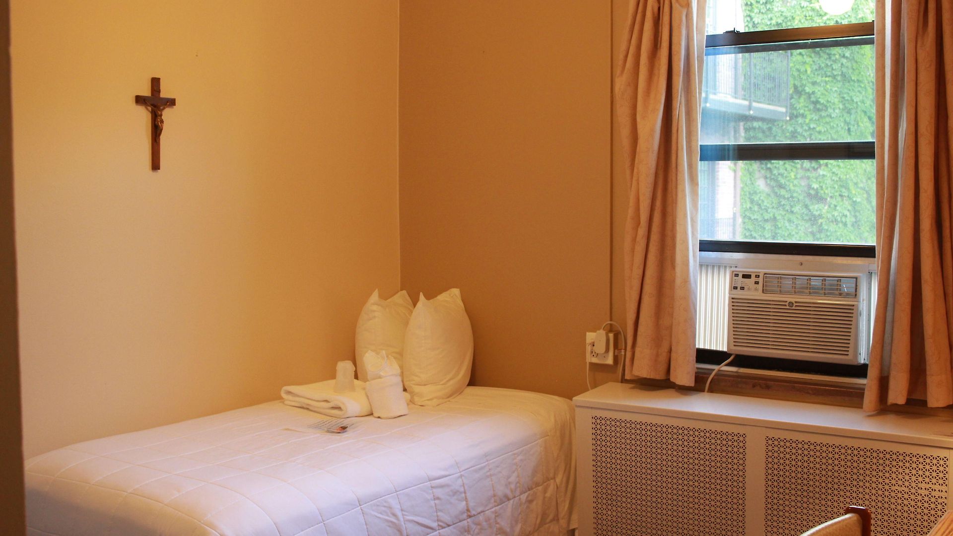 Hotel Leo House 3*