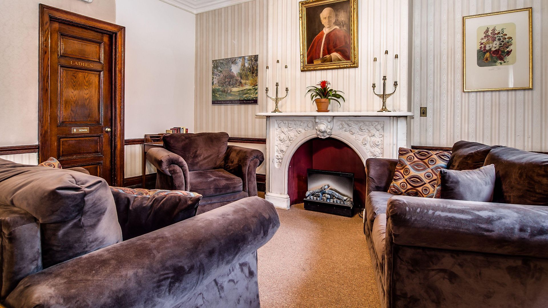 Leo House Hotel