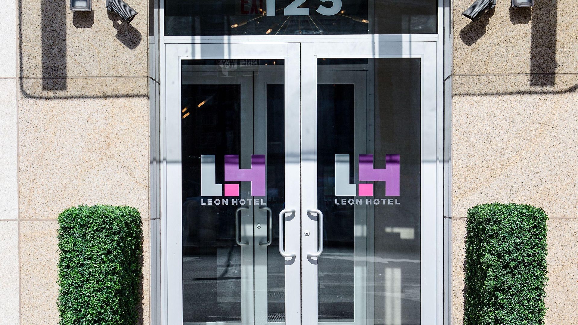 Leon Les Hotel 3*