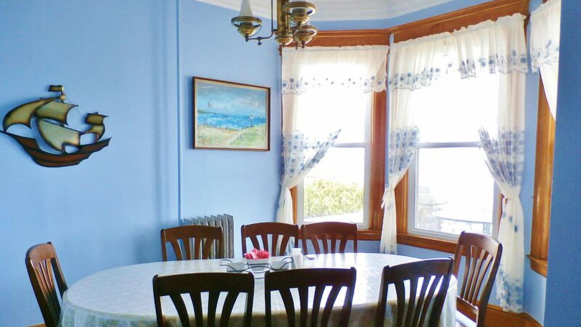 Harbor House Bed & Breakfast 2*