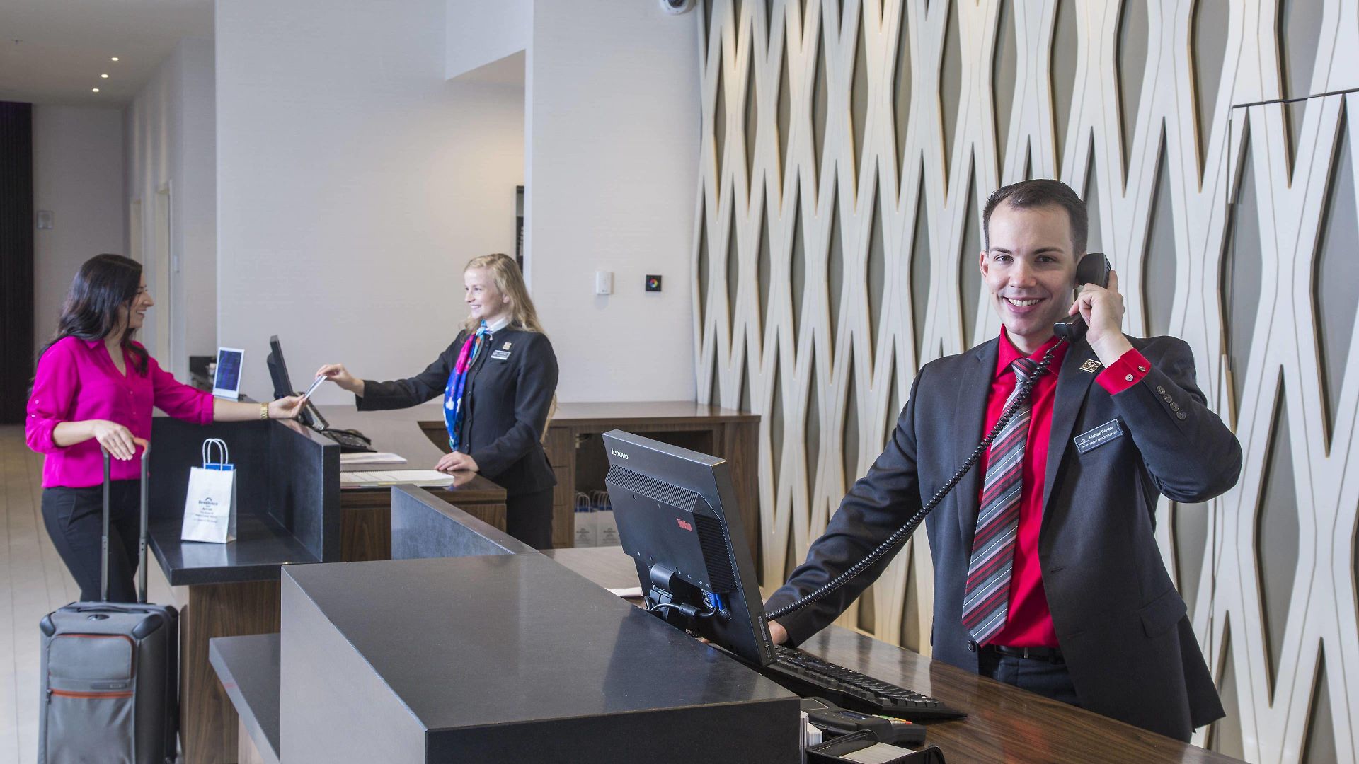 By Marriott The Bronx At Metro Center Atrium New York