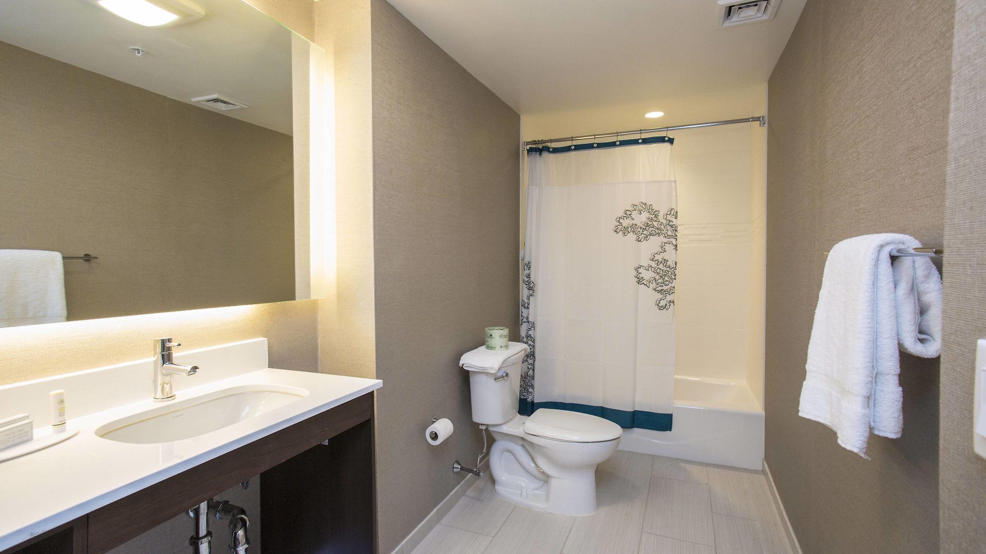 By Marriott The Bronx At Metro Center Atrium Hotel New York