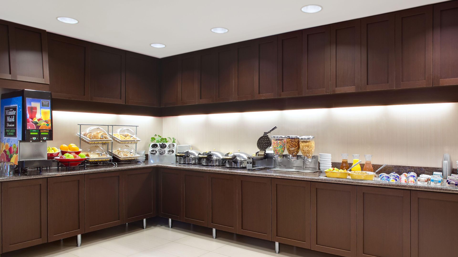 By Marriott The Bronx At Metro Center Atrium Hotel 3*