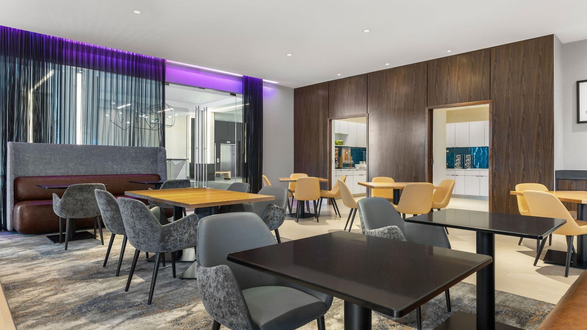 By Marriott The Bronx At Metro Center Atrium Hotel 3*